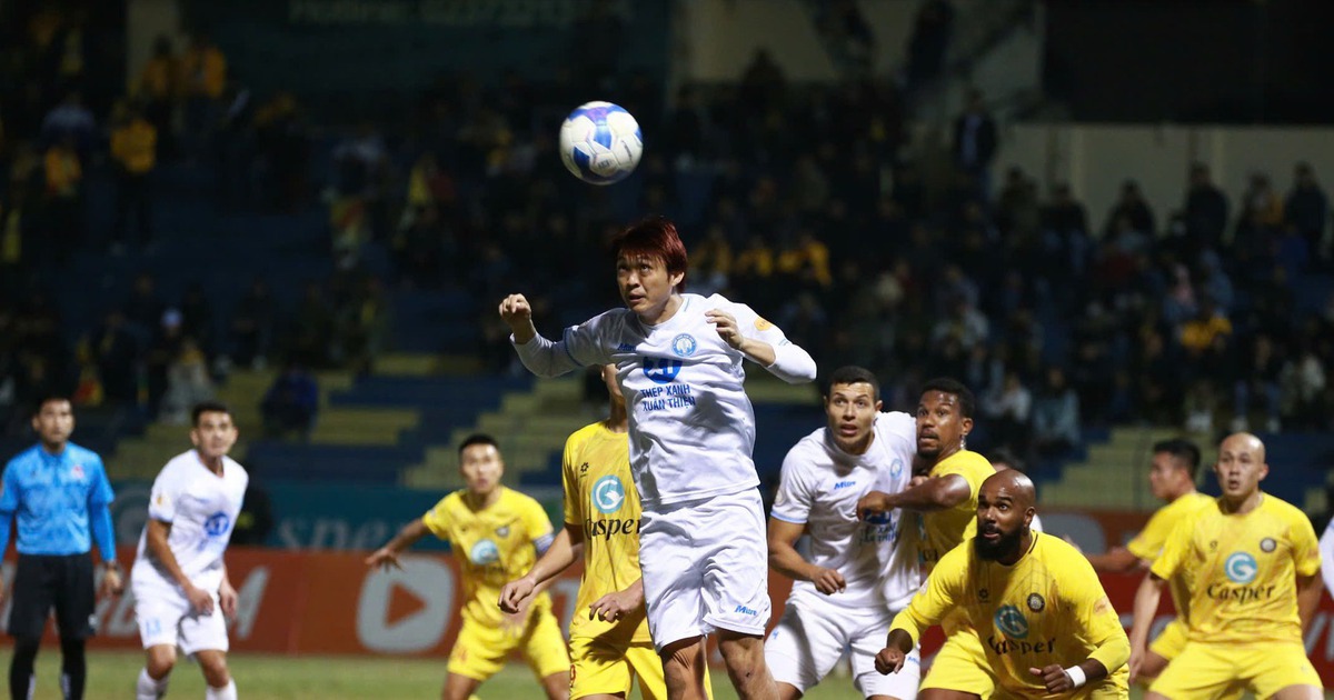 Tuan Anh dejó su huella, Nam Dinh Club aun así perdió la victoria en el estadio Thanh Hoa