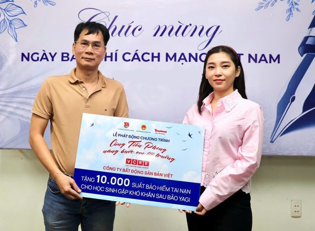 រួមគ្នាជាមួយ Tien Phong យើងជួយអ្នកទៅសាលារៀន៖ ទទួលបានកញ្ចប់ធានារ៉ាប់រងគ្រោះថ្នាក់ចំនួន 10,000 សម្រាប់សិស្ស រូបថត 2