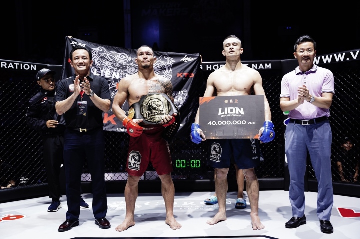 Tran Quang Loc defeated overseas Vietnamese boxer, defended his championship belt - 4