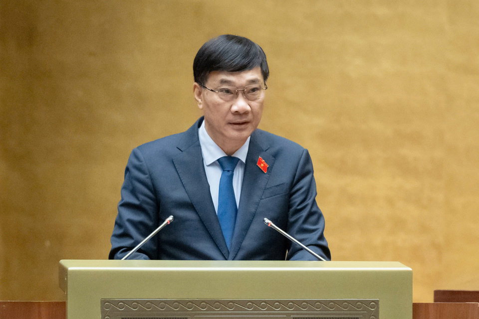 Le président du Comité économique, Vu Hong Thanh, a présenté un rapport sur l'accueil et les explications - Photo : Quochoi.vn