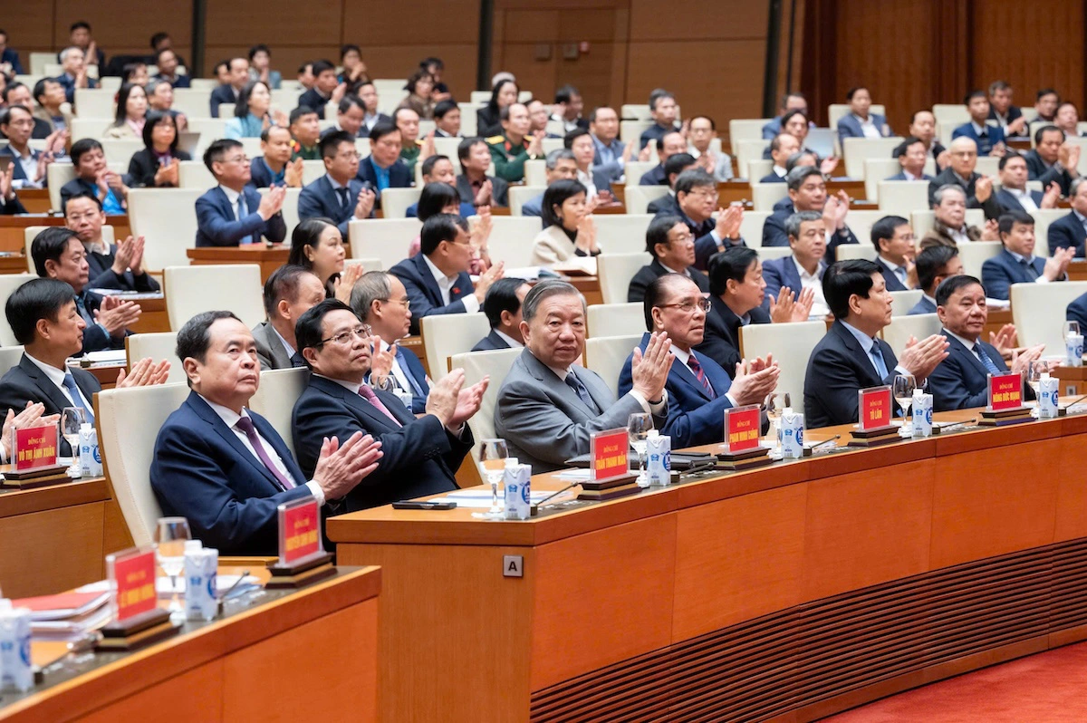 Le secrétaire général To Lam et de nombreux dirigeants assistent à la conférence nationale sur les avancées dans le développement scientifique et technologique.