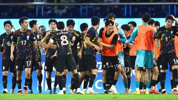 Déterminer les deux paires et le calendrier des matchs finaux du football masculin et féminin