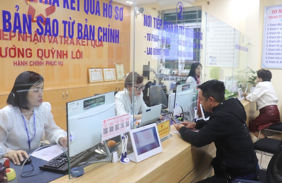 Hanoi announces 2023 Administrative Reform Index of departments, branches, districts and towns - Photo 1