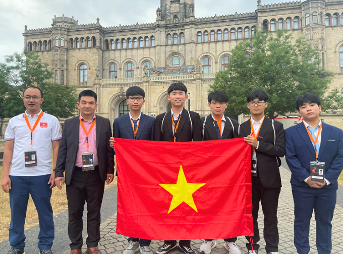 Estudiantes vietnamitas participando en la Olimpiada Europea de Física de 2023. Foto: facilitada por el personaje