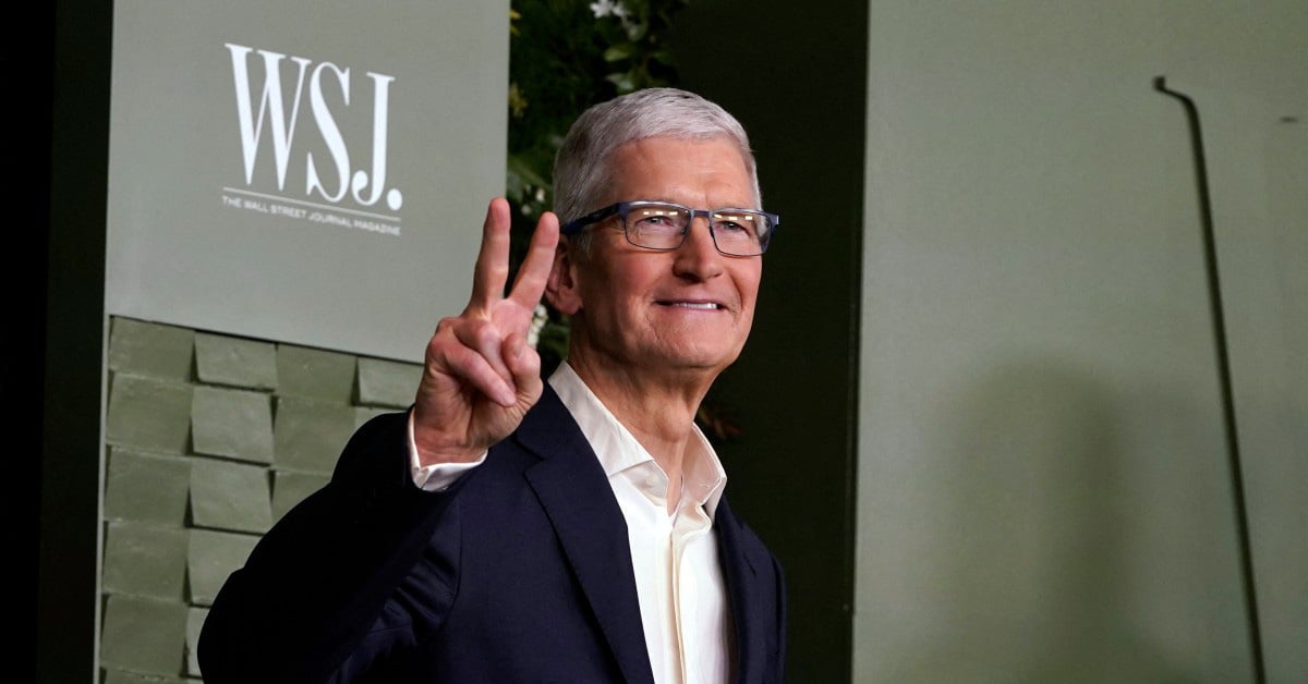 Apple en litigio, el CEO Tim Cook se reúne con Trump en su casa