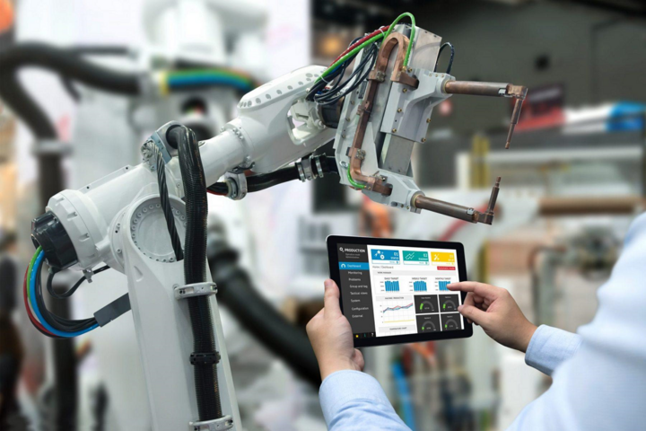 Artificiell intelligens har medfört stora förändringar i produktion och mänskligt liv under det senaste året. (Bild: iFactory)