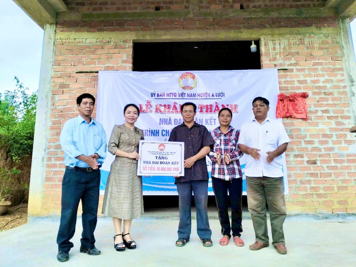 Up to now, A Luoi district has supported the elimination of temporary houses for thousands of households in difficult circumstances in the area. Photo: N.Q.