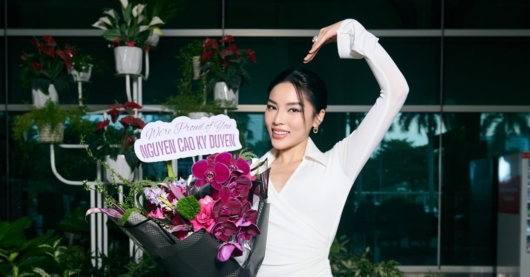 Miss Ky Duyen feiert ihren Geburtstag am Flughafen nach ihrer Rückkehr von der Wahl zur Miss Universe 2024