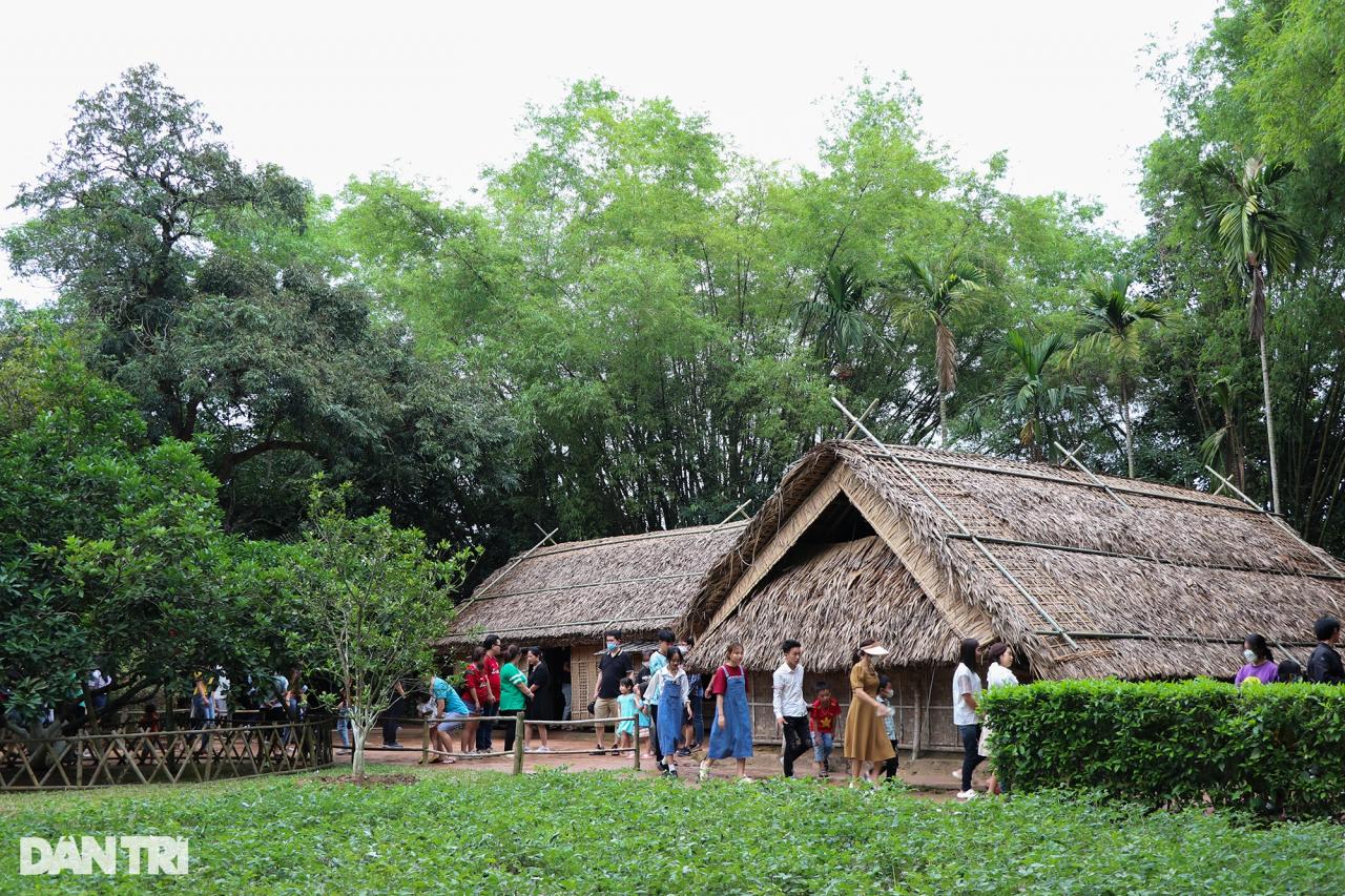 Du khách Nhật "tìm lại hơi ấm của Hồ Chí Minh" ở Làng Sen