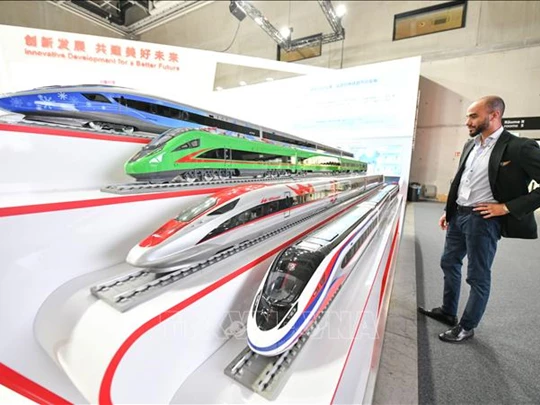 China introduces smart hydrogen-powered train