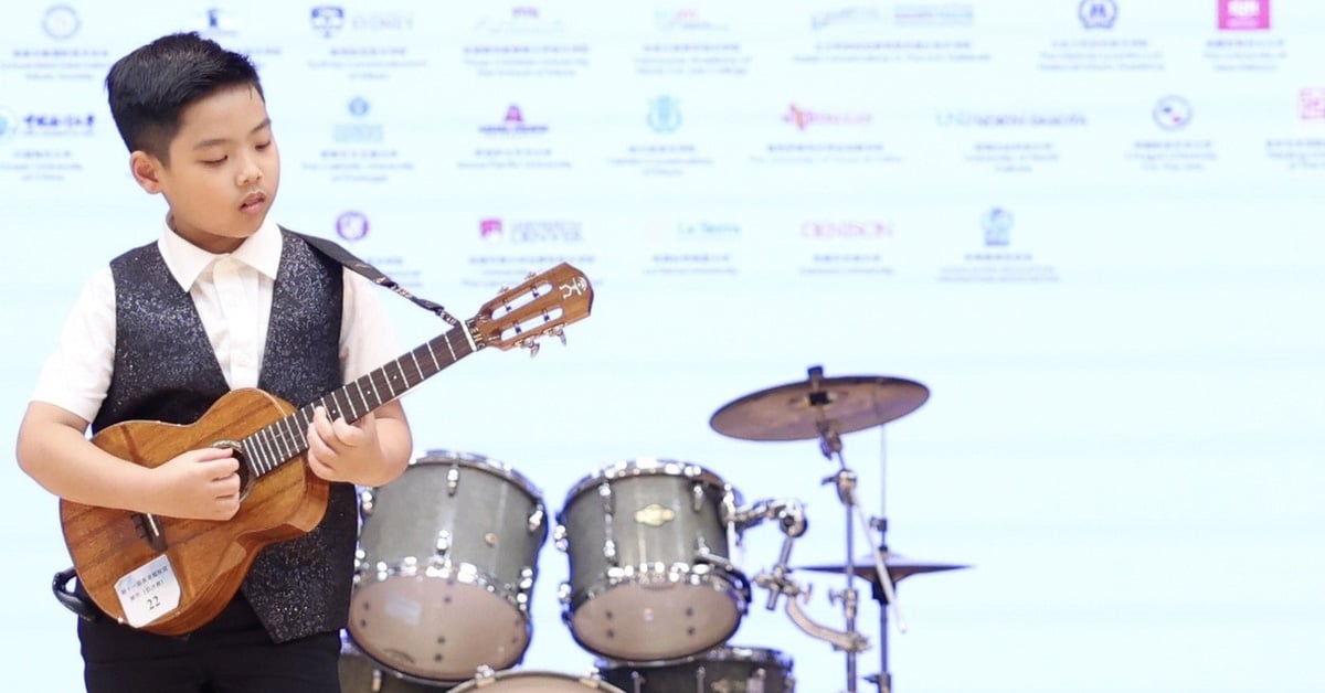 8-year-old Vietnamese boy wins first prize in Guitar - Ukulele competition in Hong Kong