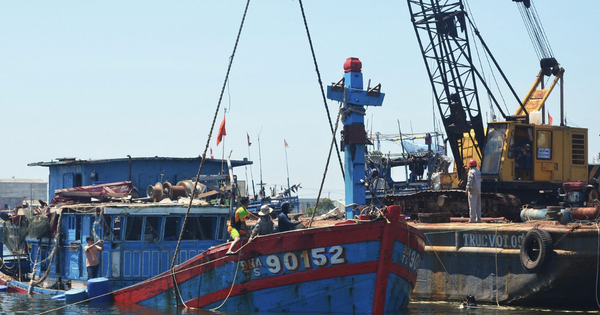 ¿Se inspeccionan los barcos con casco de acero en los talleres de reparación de barcos pesqueros?