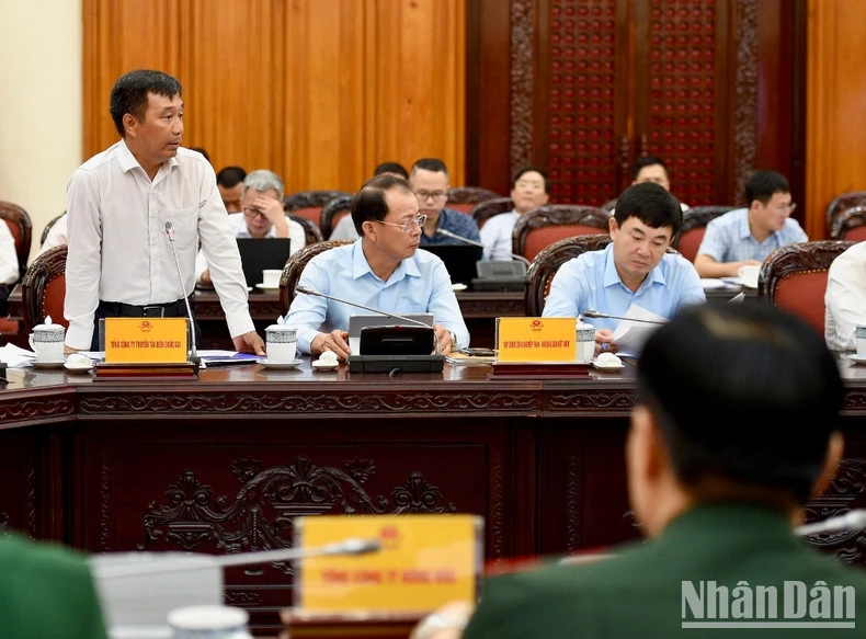 【写真】首相、500kV 3号線プロジェクトの進捗促進のため会合 写真3