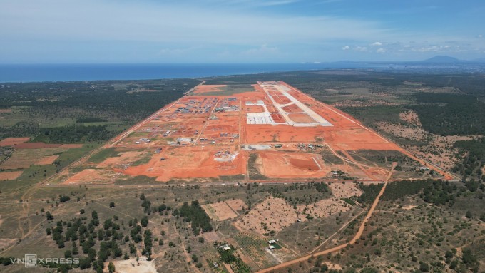 Vista panorámica del proyecto del aeropuerto de Phan Thiet en construcción, 26 de junio de 2023. Foto: Viet Quoc