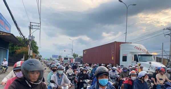 La porte ouest de Ho Chi Minh-Ville est bondée les soirs de week-end