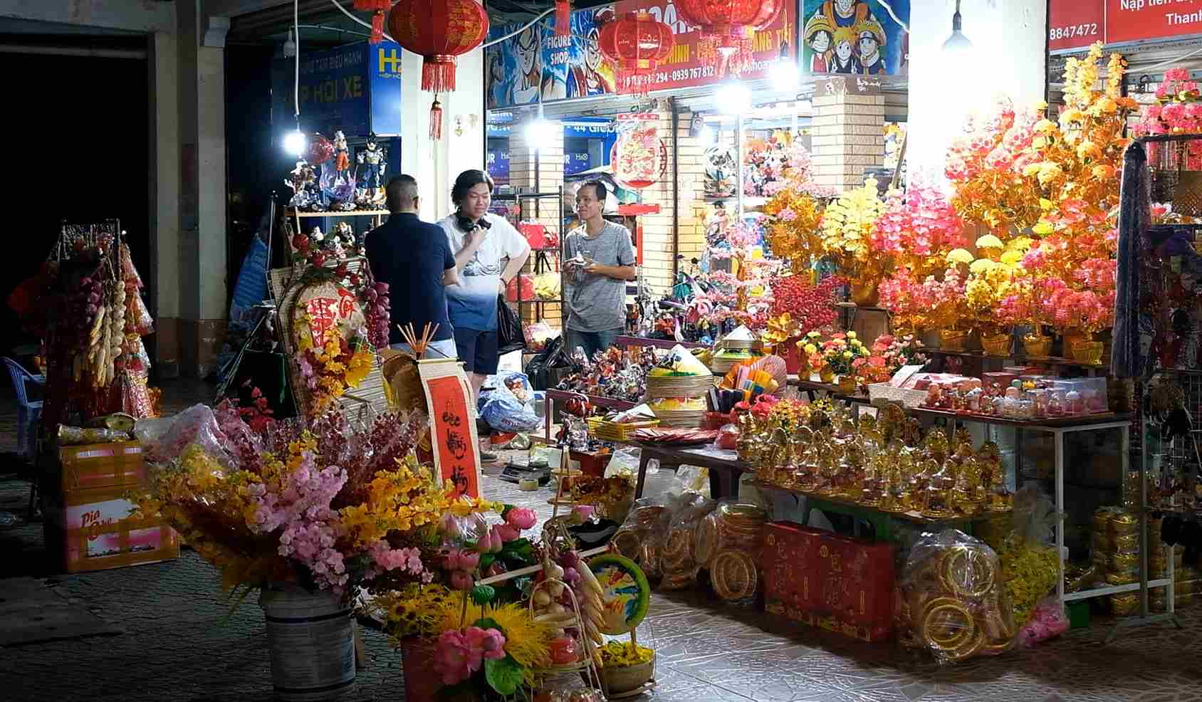 أعرب بعض التجار الصغار في مدينة كان ثو عن أملهم في أن تزداد القدرة الشرائية بالقرب من تيت حتى تكون الأعمال مواتية ويمكنهم استعادة رأس مالهم بسرعة. الصورة: بيتش نغوك.