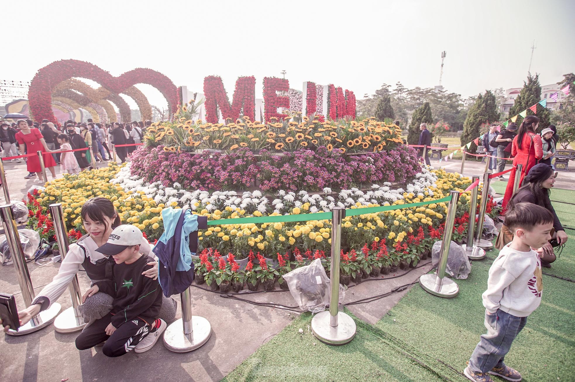 北部最大の花祭りに何千人もの人々が集まる 写真4