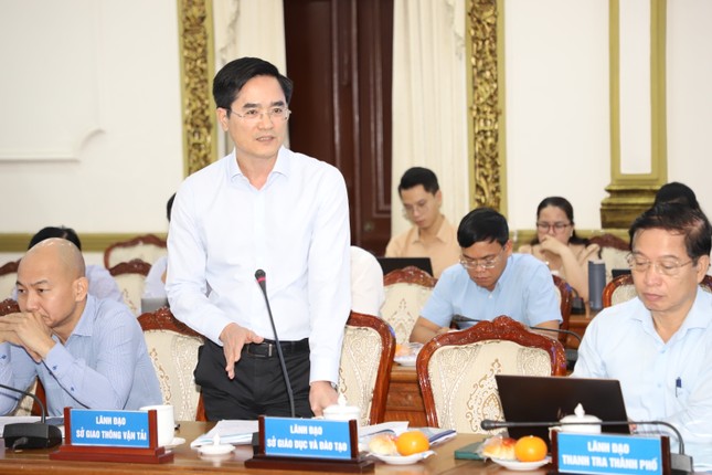 El presidente de Ciudad Ho Chi Minh muestra cómo eliminar proyectos de construcción lentos y prolongados (foto 2)