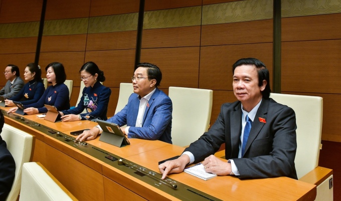 Los diputados de la Asamblea Nacional apretaron el botón para aprobar la Ley de Instituciones de Crédito (modificada) en la mañana del 18 de enero. Foto: Hoang Phong