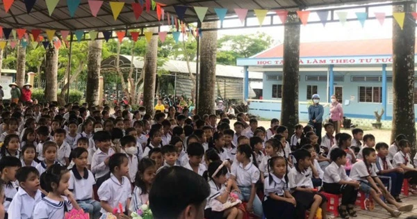 Le président du Comité populaire provincial de Ca Mau a demandé de rectifier l'organisation de l'enseignement 2 séances/jour, internat