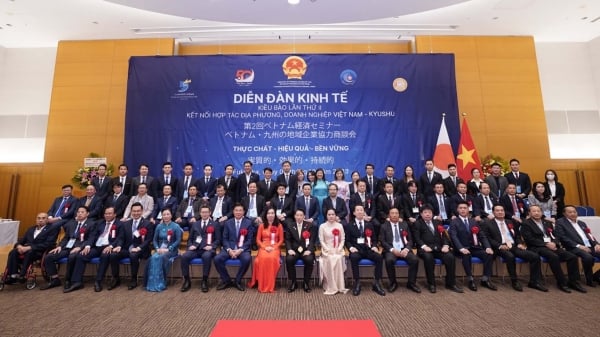 La viceministra de Asuntos Exteriores, Le Thi Thu Hang, asiste al 2º Foro Económico de Vietnam en el Exterior