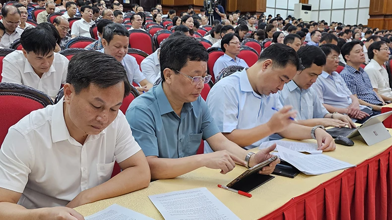 Thanh Hoa guide et déploie la propagande pour les congrès du Parti à tous les niveaux photo 2