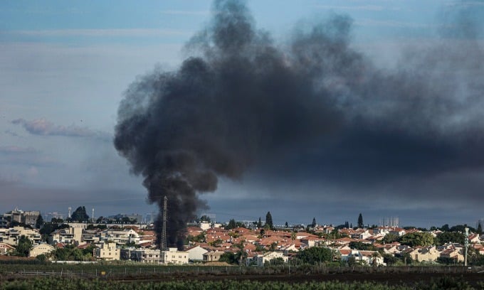 Giá dầu tăng vọt vì Hamas tấn công Israel