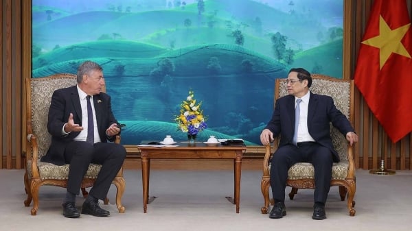 El primer ministro Pham Minh Chinh recibe al ministro