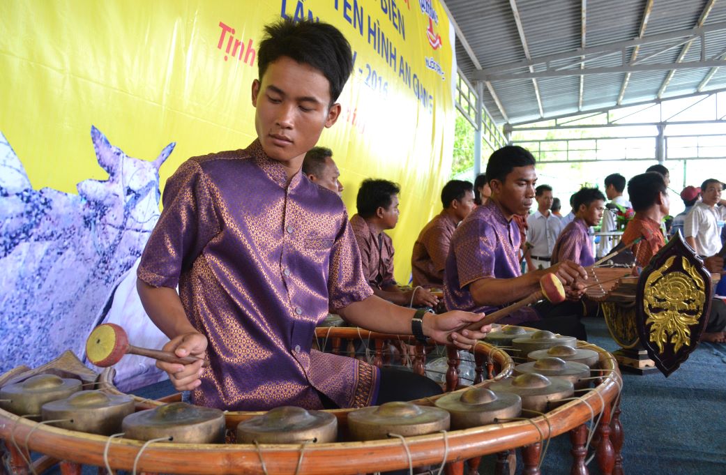 ការសំដែងវង់ភ្លេងពិណពាទ្យរបស់ប្រជាជនខ្មែរ បាយ័ន។ រូបថត៖ Luc Tung