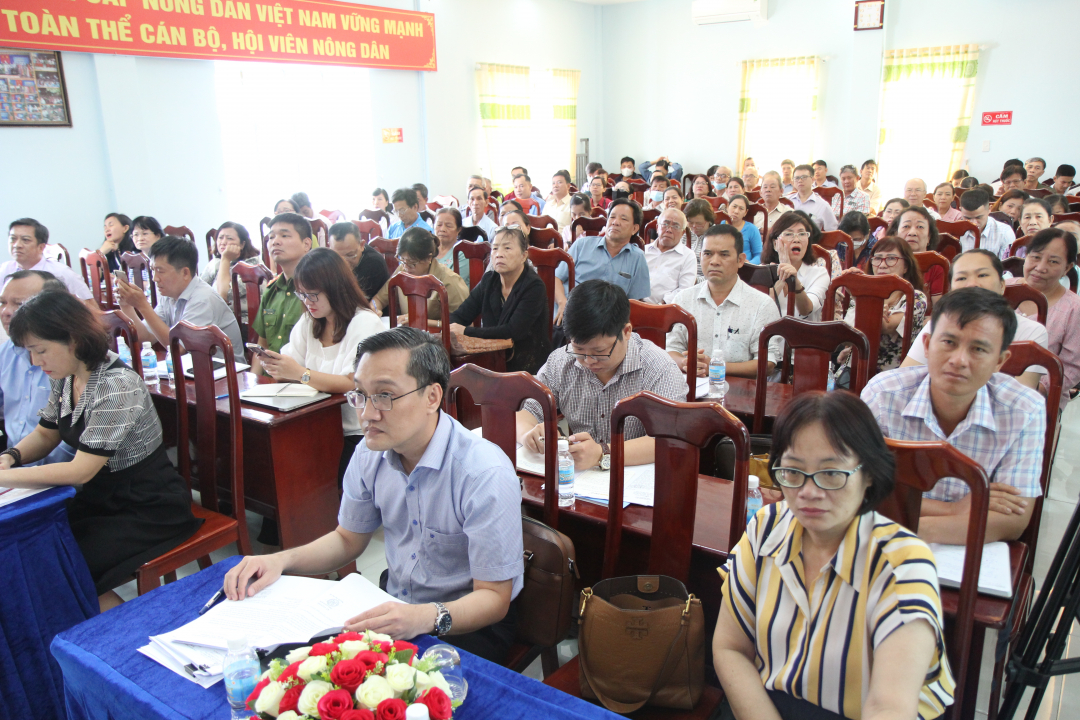 Scene of the voter meeting in Vinh Tho ward.