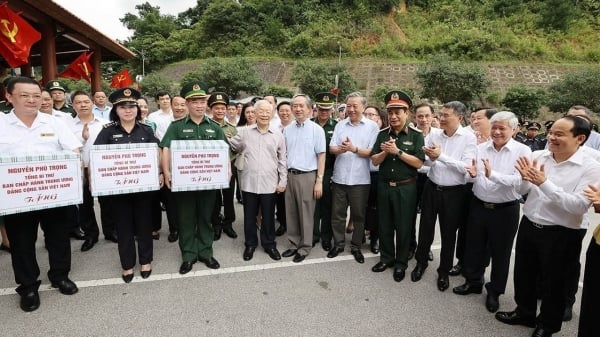 El secretario general Nguyen Phu Trong visita el puesto fronterizo internacional de Huu Nghi (Lang Son)