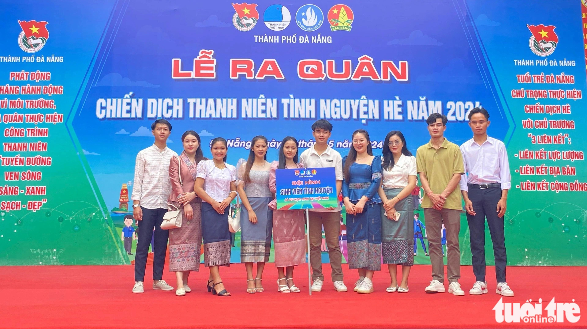 Thành lập đội hình sinh viên tình nguyện du học sinh tại Việt Nam đến từ các nước như Lào, Trung Quốc, Thái Lan, Nigeria… - Ảnh: ĐOÀN NHẠN