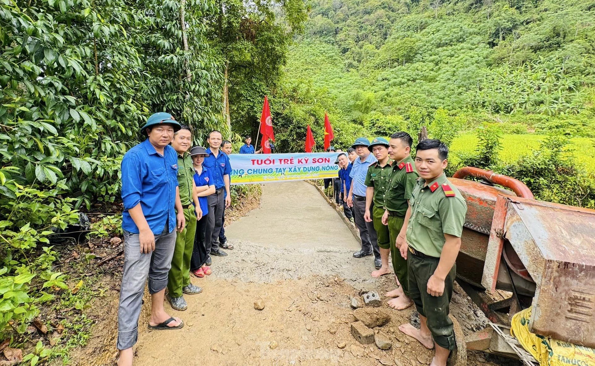 Des chiffres et des images impressionnants de jeunes de Nghe An lançant la campagne de bénévolat d'été, photo 4