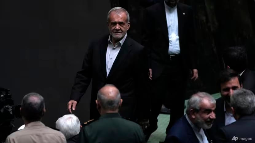 Iranischer Präsident Pezeshkian zum Präsidenten ernannt Bild 1