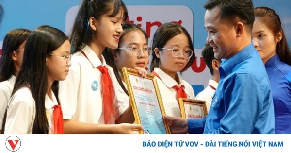 Entrega del premio al campeón del parque infantil "Juventud Vietnamita"