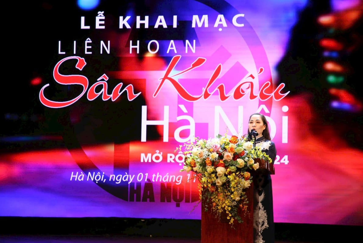 Many special performances at the opening night of the expanded Hanoi Stage Festival 2024 photo 1