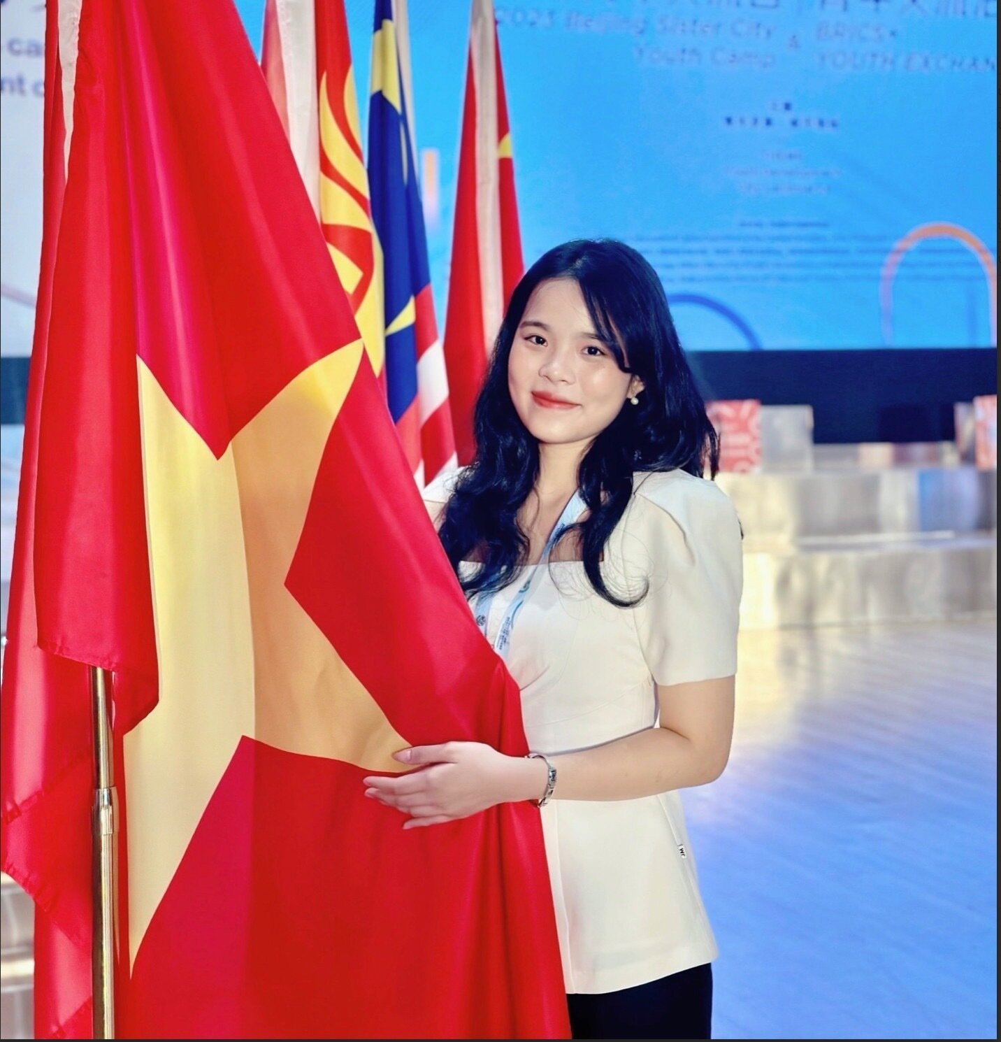 Vietnamese girl admitted to the world's most prestigious university - 2