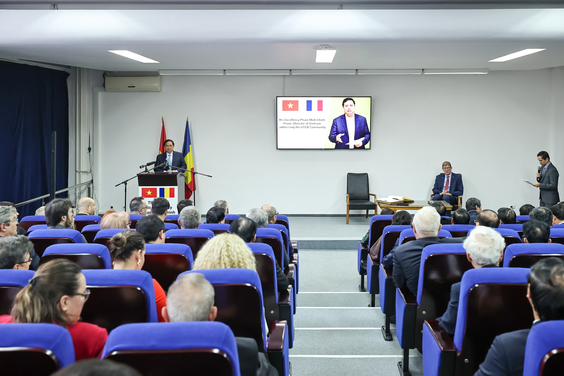Thủ tướng Phạm Minh Chính thăm, làm việc tại Đại học Kỹ thuật Xây dựng Bucharest - Ảnh 8.