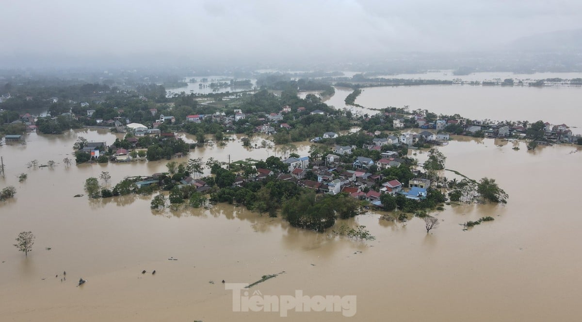 Une « inondation forestière » submerge des centaines de maisons dans la banlieue de Hanoi, photo 1