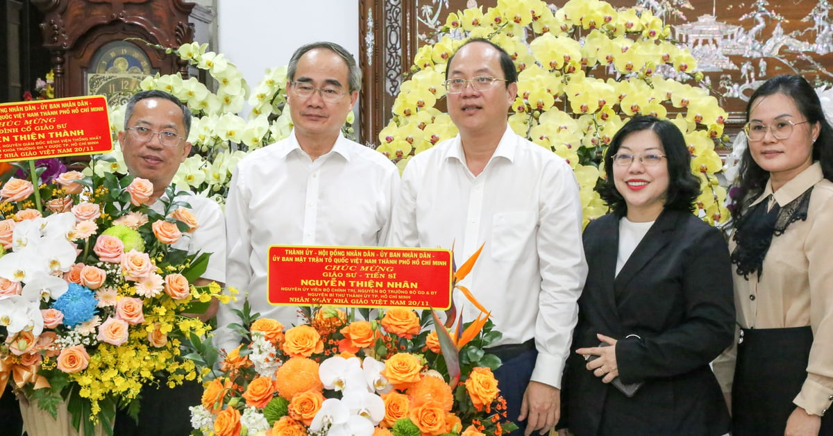 Politiker von Ho-Chi-Minh-Stadt besuchen die Familie des verstorbenen Professors Dr. Nguyen Thien Thanh