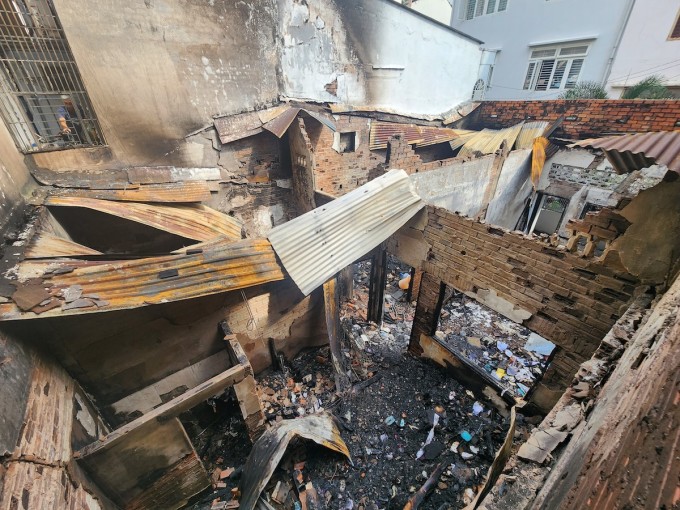 Many items were burned black in the 90-square-meter house, with bare walls and broken bricks after the fire. Photo: Dinh Van