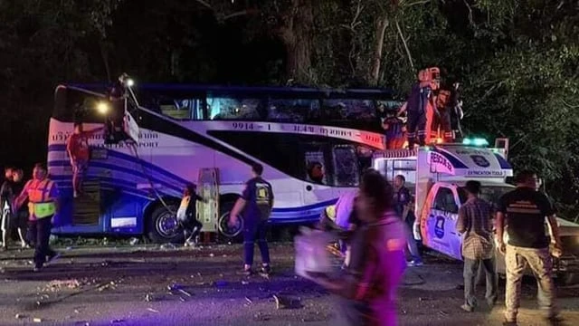 Thailand: Doppeldeckerbus prallt gegen Baum, Dutzende Verletzte