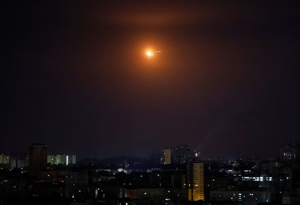 Russland schickte eine Reihe von Drohnen in den Himmel und beobachtete die ganze Nacht lang, wie die Alarmglocke läutete (Bild 1).