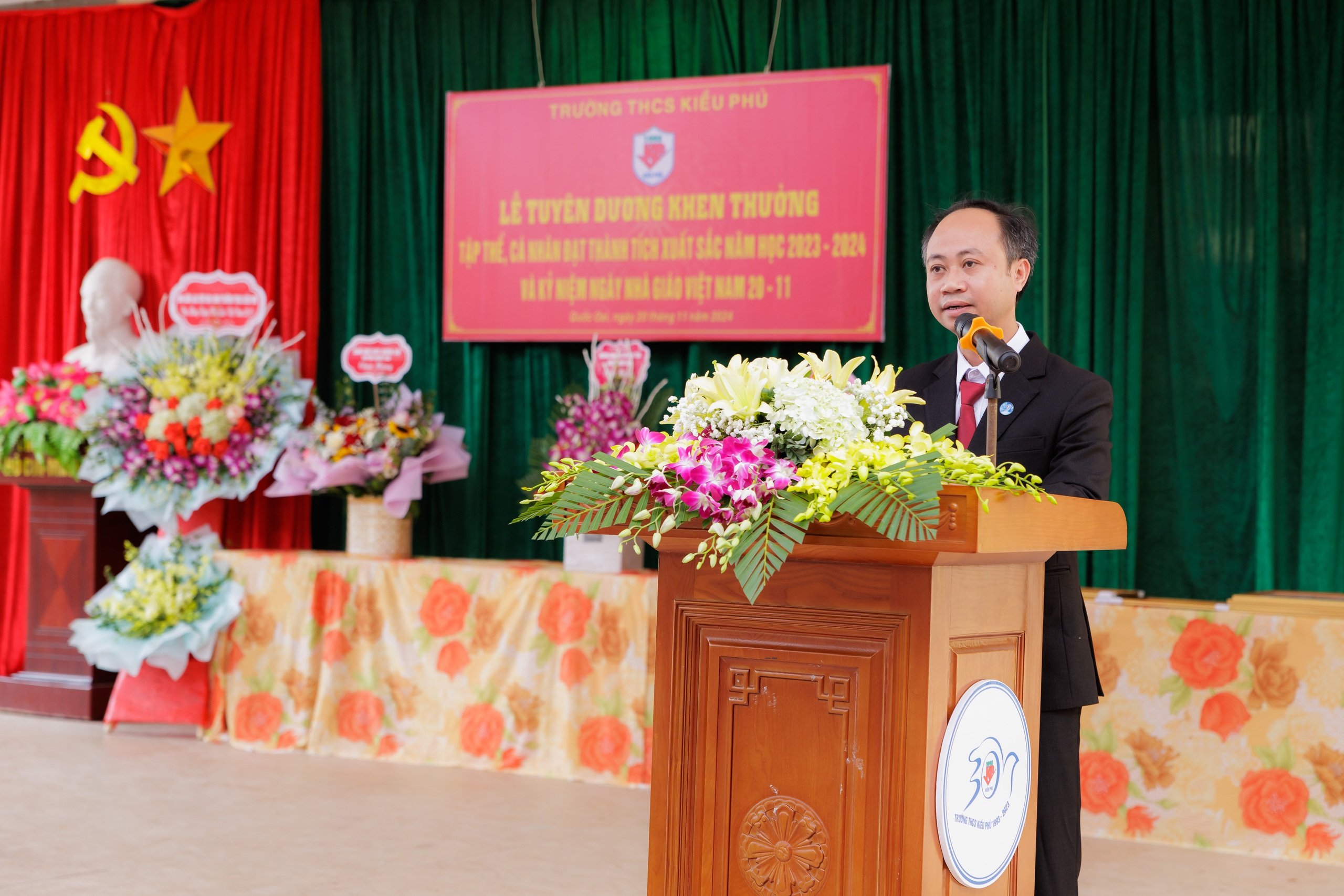 Trường học từng được Chủ tịch UBND Hà Nội tặng Bằng khen tổ chức vinh danh giáo viên ngày 20/11- Ảnh 1.