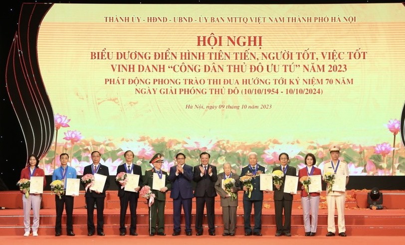 Sự kiện - Đại úy công an giúp đỡ Việt Kiều tìm mẹ sau 28 năm được vinh danh 'người tốt, việc tốt'