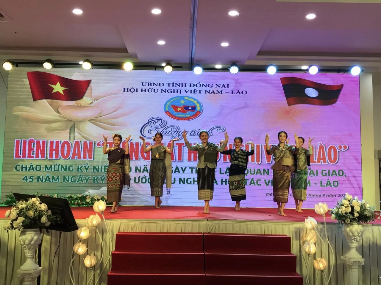 Liên hoan tiếng hát hữu nghị Việt Nam-Lào: âm nhạc gắn kết trái tim hai dân tộc Liên hoan tiếng hát hữu nghị Việt Nam-Lào: âm nhạc gắn kết trái tim hai dân tộc