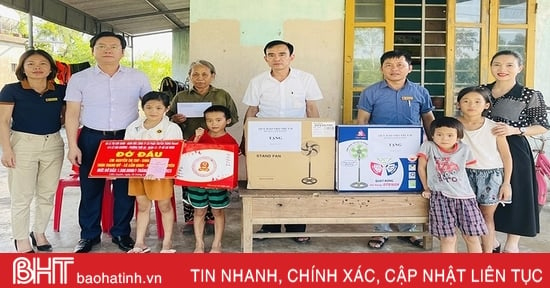 Cẩm Xuyên, Thạch Hà trao gần 1.300 suất quà cho trẻ em nhân Ngày Quốc tế thiếu nhi