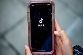 Wie nutzt der TikTok-Algorithmus die Schwachstellen von Kindern aus?
