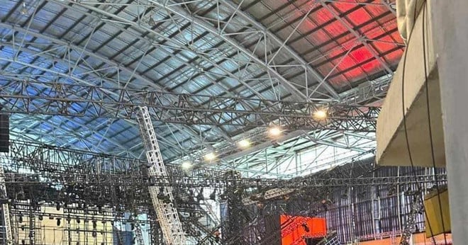 Miss Cosmo 2024 stage collapses at Phu Tho Stadium