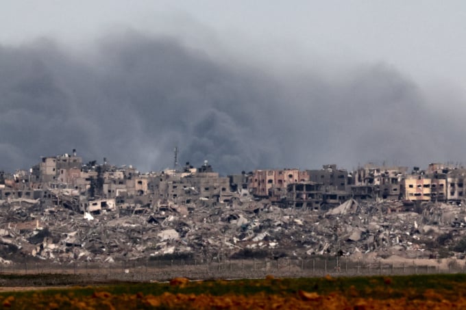 Smoke rises during an Israeli offensive in the Gaza Strip in December 2023. Photo: AFP